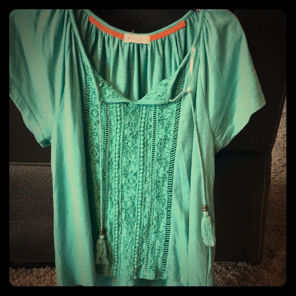 Great summer time shirt.